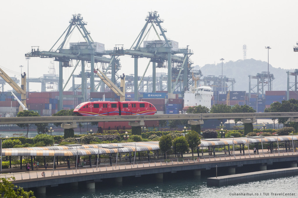 Trenul care duce in Sentosa